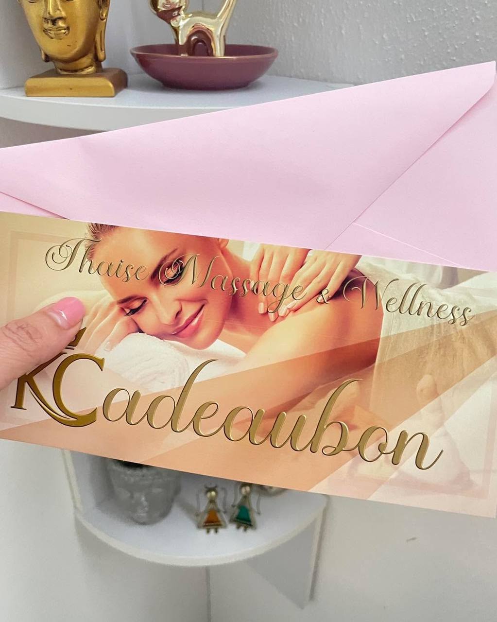 Olie en geurkaarsen met boeddha